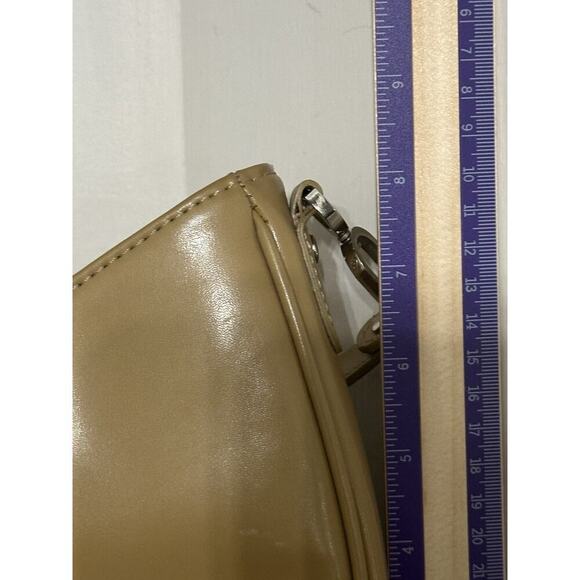 GUESS Camel HOBO Style Shoulder Bag Silver Hardware - Picture 6 of 7